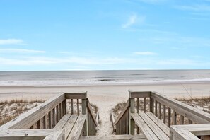 På stranden