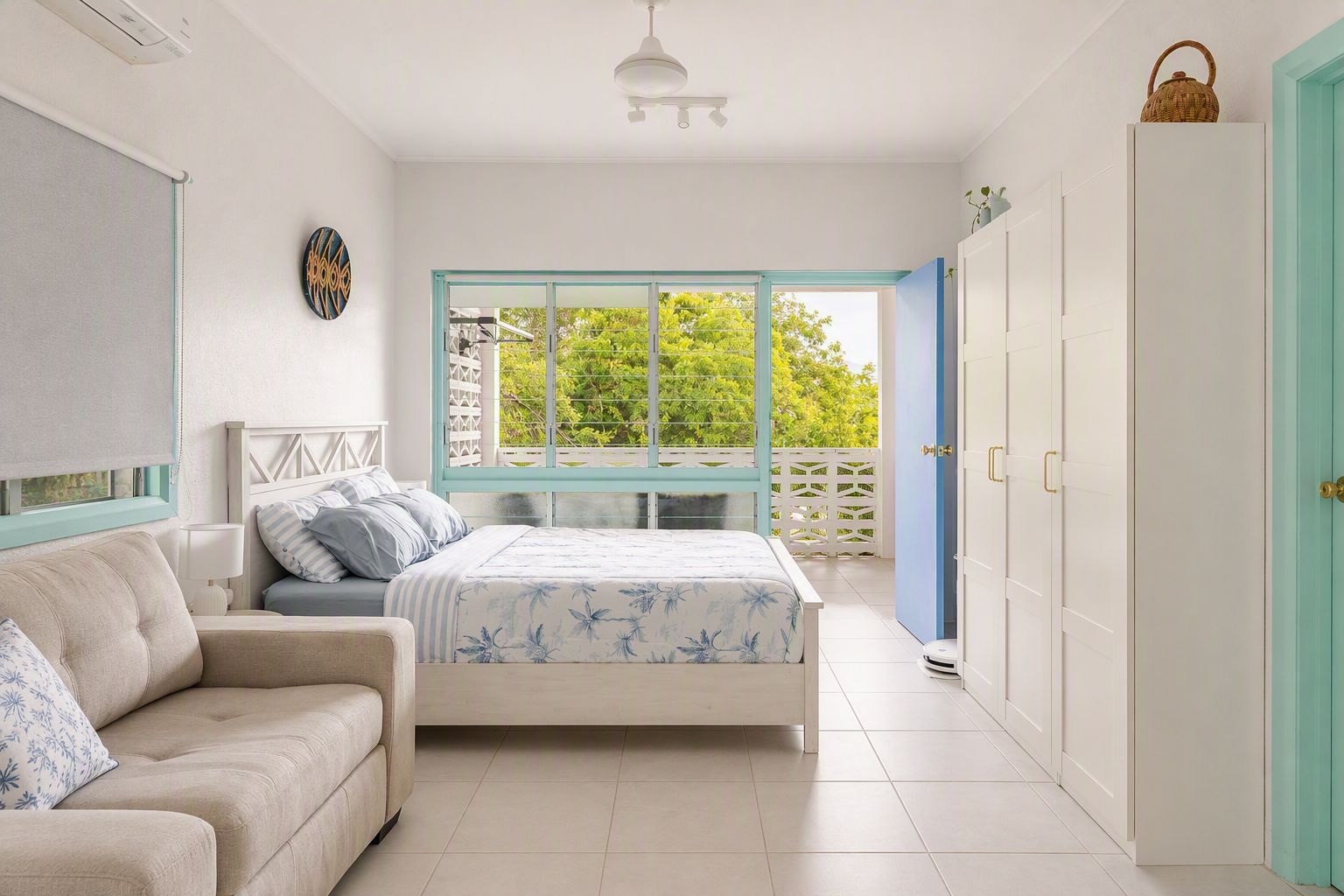 1 bedroom, travel cot, WiFi, bed sheets