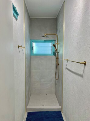 Handtücher, Seife, Toilettenpapier