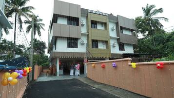 واجهة المنشأة