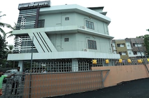 Exterior - Gateway Airport Hotel (Iritty)