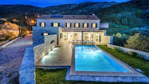 A stone villa with a swimming pool, surrounded by a landscaped garden and a mountainous backdrop. - Villa Family and friends, Dubravka (Dubravka)