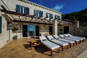 Terrace/patio - Villa Family and friends, Dubravka (Dubravka)