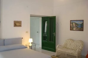 2 bedrooms, iron/ironing board, WiFi, bed sheets - Meta di Sorrento - Pollio House  (Meta)