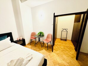 Deluxe Studio, Balcony, City View | In-room dining - University Square Studio (Bucharest)