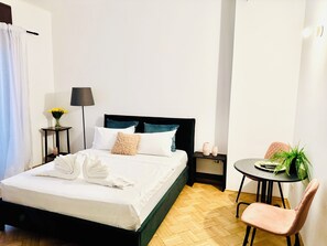Deluxe Studio, Balcony, City View | Iron/ironing board, free WiFi - University Square Studio (Bucharest)