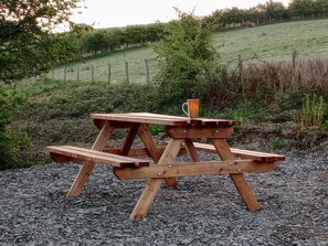 Cottage | Outdoor dining - Llandovery - Cottage - Sleeps4 - Parking Secure Lock up for Bikes (Llanwrtyd Wells)
