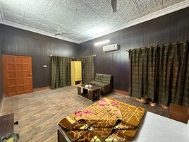 Standard Double Room | Desk, free WiFi