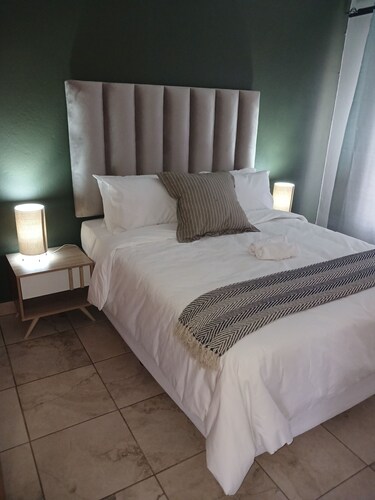 Rustenburg Cozy Apartment With Private Entrance & BBQ