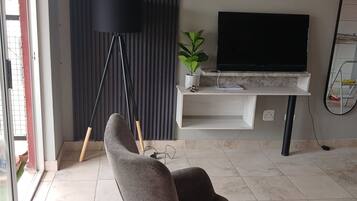 Apartment, 3 Bedrooms, Smoking, Balcony | Living room