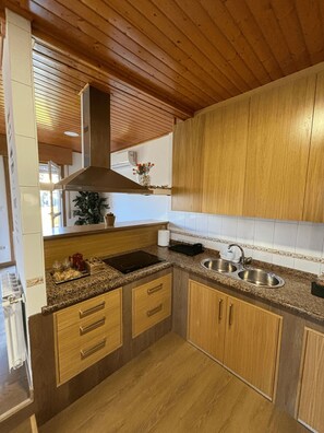 Microwave, oven, stovetop, coffee/tea maker - Josefa's House (O Porriño)