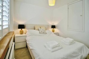 3 chambres, bureau, Wi-Fi gratuit, draps fournis