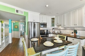 Appart'hôtel, 2 chambres | Cuisine privée | Réfrigérateur, four, cafetière/bouilloire