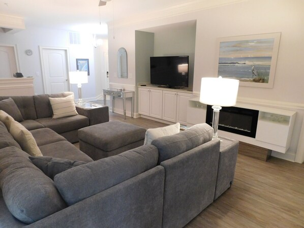 Condo, 3 quartos | Área de estar