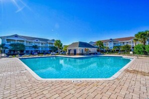 Condo, 3 quartos | Piscina