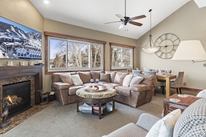 Condo, 3 Bedrooms | Living area