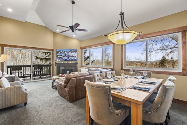 Condo, 3 Bedrooms | Living area