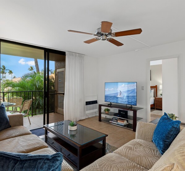 Condo, 2 chambres | Aire de séjour | Téléviseur connecté, lecteur de DVD