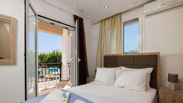 Villa - Villa Serenity Retreat in Kavrochori for 12 Guests (Malevizi)