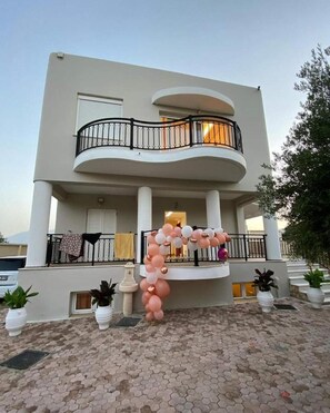 Villa | Exterior