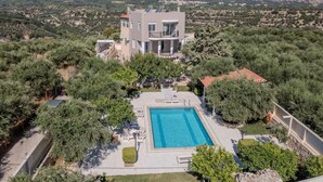Villa | Pool - Villa Serenity Retreat in Kavrochori for 12 Guests (Malevizi)