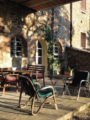 Outdoor dining - The Little House   (Toscana)