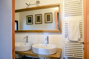 Shower, eco-friendly toiletries, hair dryer, bidet