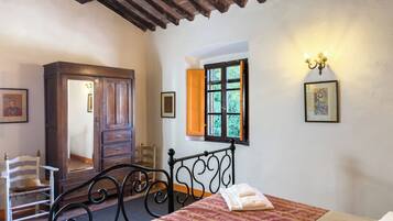 2 habitaciones, tabla de planchar con plancha y cuna de viaje