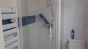 Douche, sĂšche-cheveux