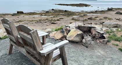 Saltwater Serenade Priv SANDY beach with Bayview for Miles