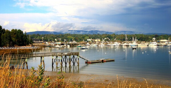 Marina - Acadia II on the Harbor A Cozy Charmer. Walk to Village. Waterfront Views. (Southwest Harbor)