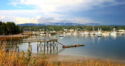 Acadia II on the Harbor A Cozy Charmer. Walk to Village. Waterfront Views.