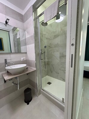 Bathroom - Enjoy rooms Naples (Naples)