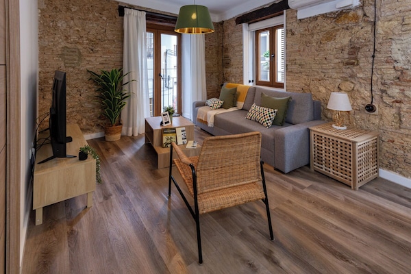 Apartamento Tenerias Piso 1 | Living area | 55-inch Smart TV with cable channels