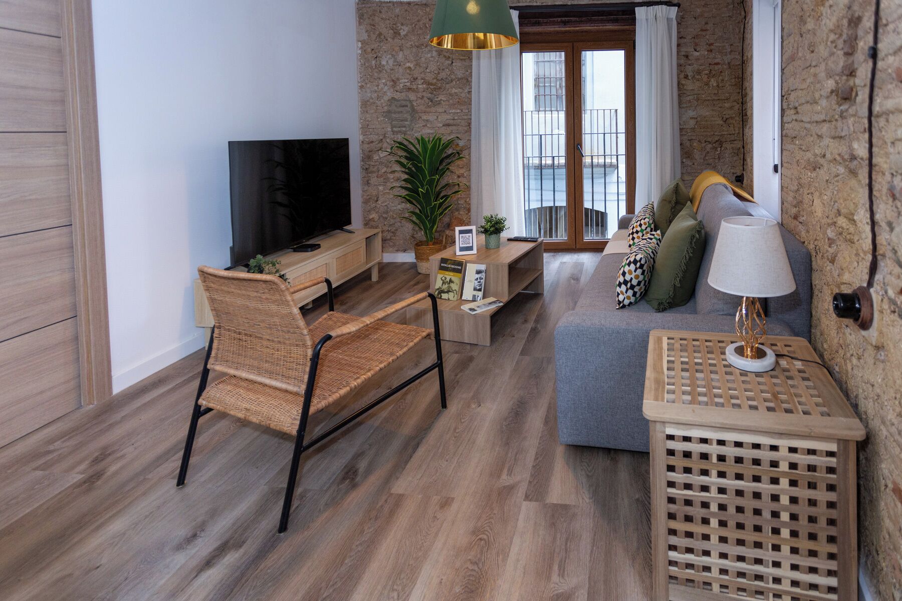 Apartamento Tenerias Piso 1 | Living area | 55-inch Smart TV with cable channels