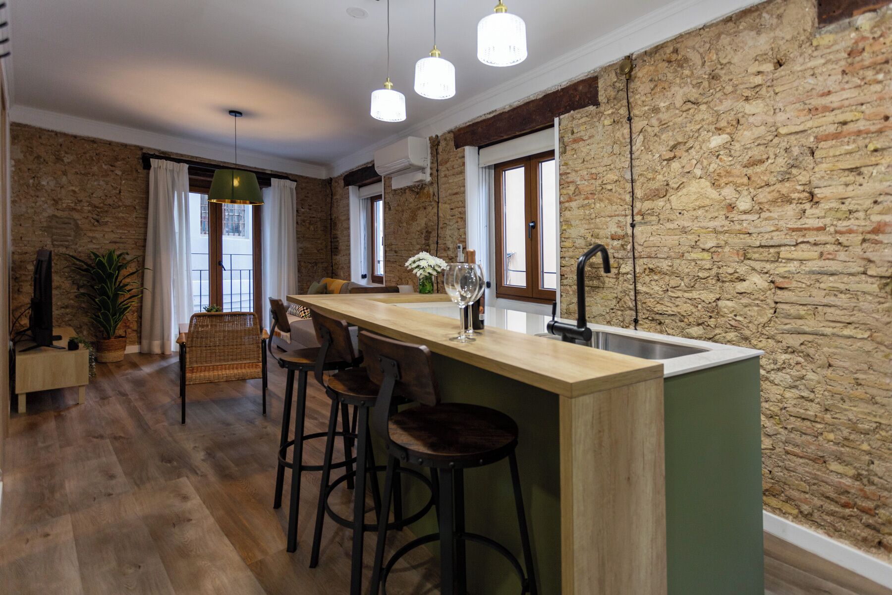 Apartamento Tenerias Piso 1 | Living area | 55-inch Smart TV with cable channels