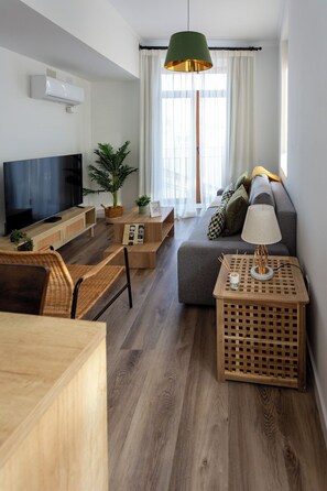 Apartamento Tenerias Piso 4 | Oturma alanı | Kablolu TV kanalları bulunan 55 inç akıllı televizyon 