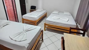A hotel room with two single beds, a wooden table, a chair, and a desk. - Ok Inn Hotel Florianópolis (Florianópolis)