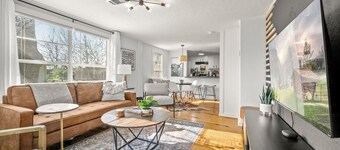 Cozy bungalow in charming Old Town Tomball