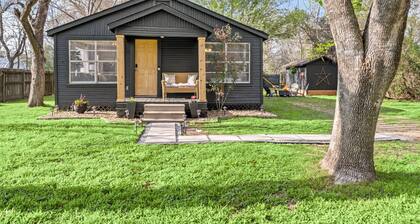 Cozy bungalow in charming Old Town Tomball