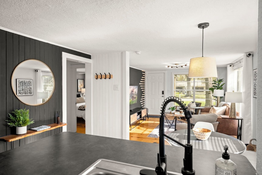 Cozy Bungalow In Charming Old Town Tomball - Tomball