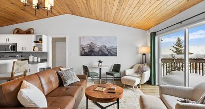 Cozy 2 Bedroom Condo w/ Private Hot Tub