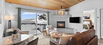 Cozy 2 Bedroom Condo w/ Private Hot Tub