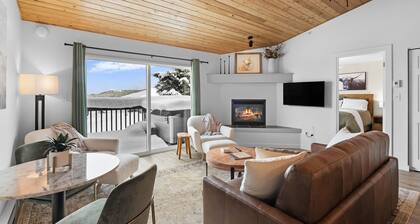 Cozy 2 Bedroom Condo w/ Private Hot Tub