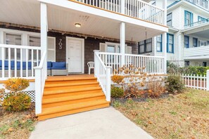 Exterior - Condo with Tiki Bar, Walk to Beach (Ocean City)