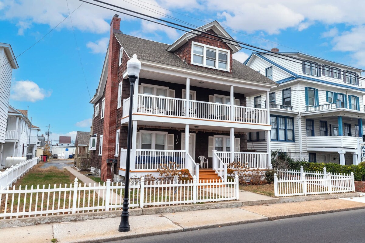 Baltimore Ave A Downtown 2BR 2.5BA 1st Floor Condo by the beach