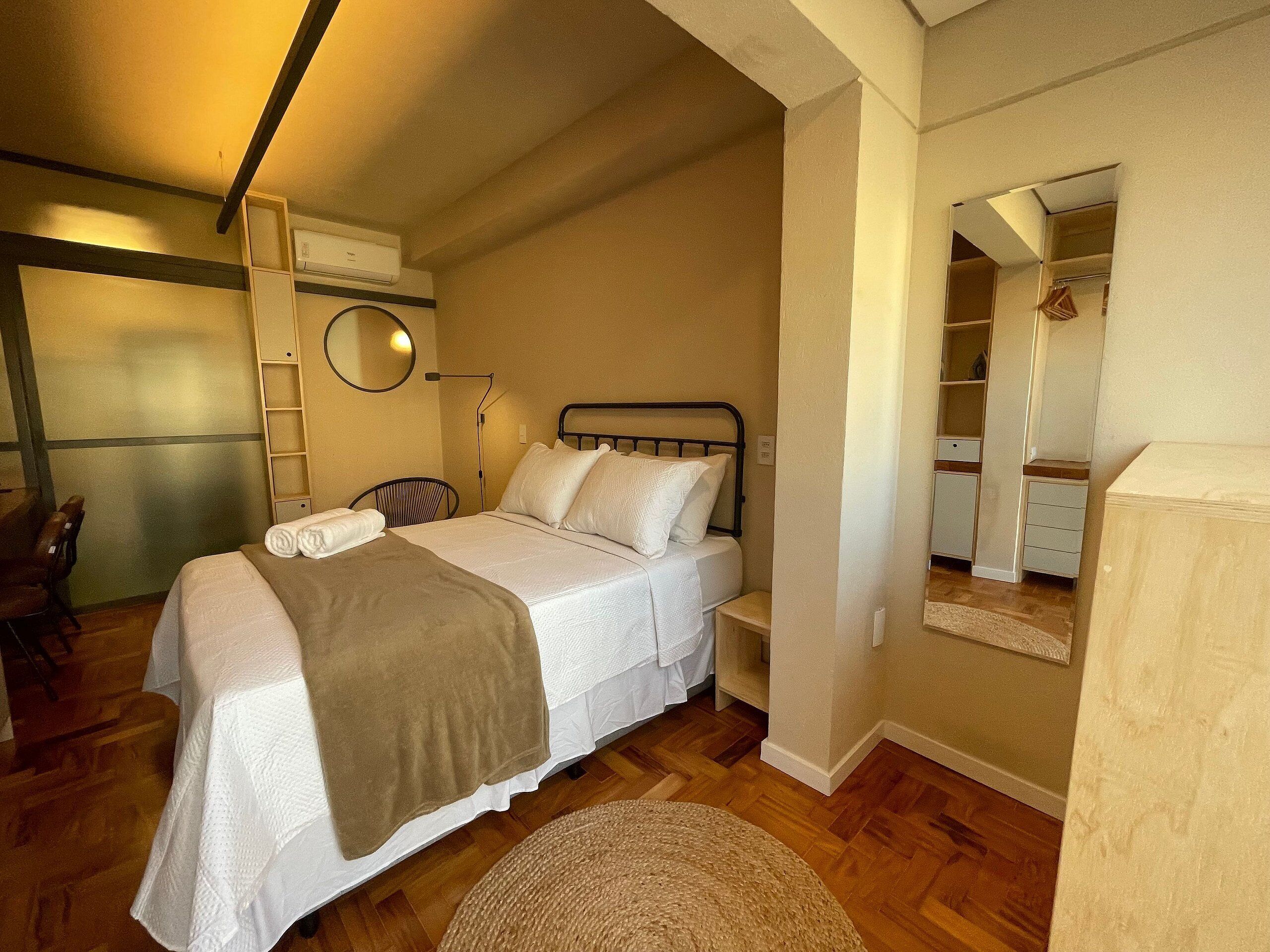 Deluxe Studio | Blackout drapes, iron/ironing board, free WiFi