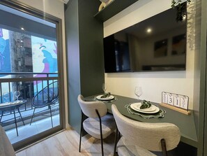 Deluxe Studio | Dining