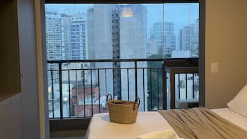 Deluxe Studio | 1 bedroom, blackout drapes, iron/ironing board, free WiFi