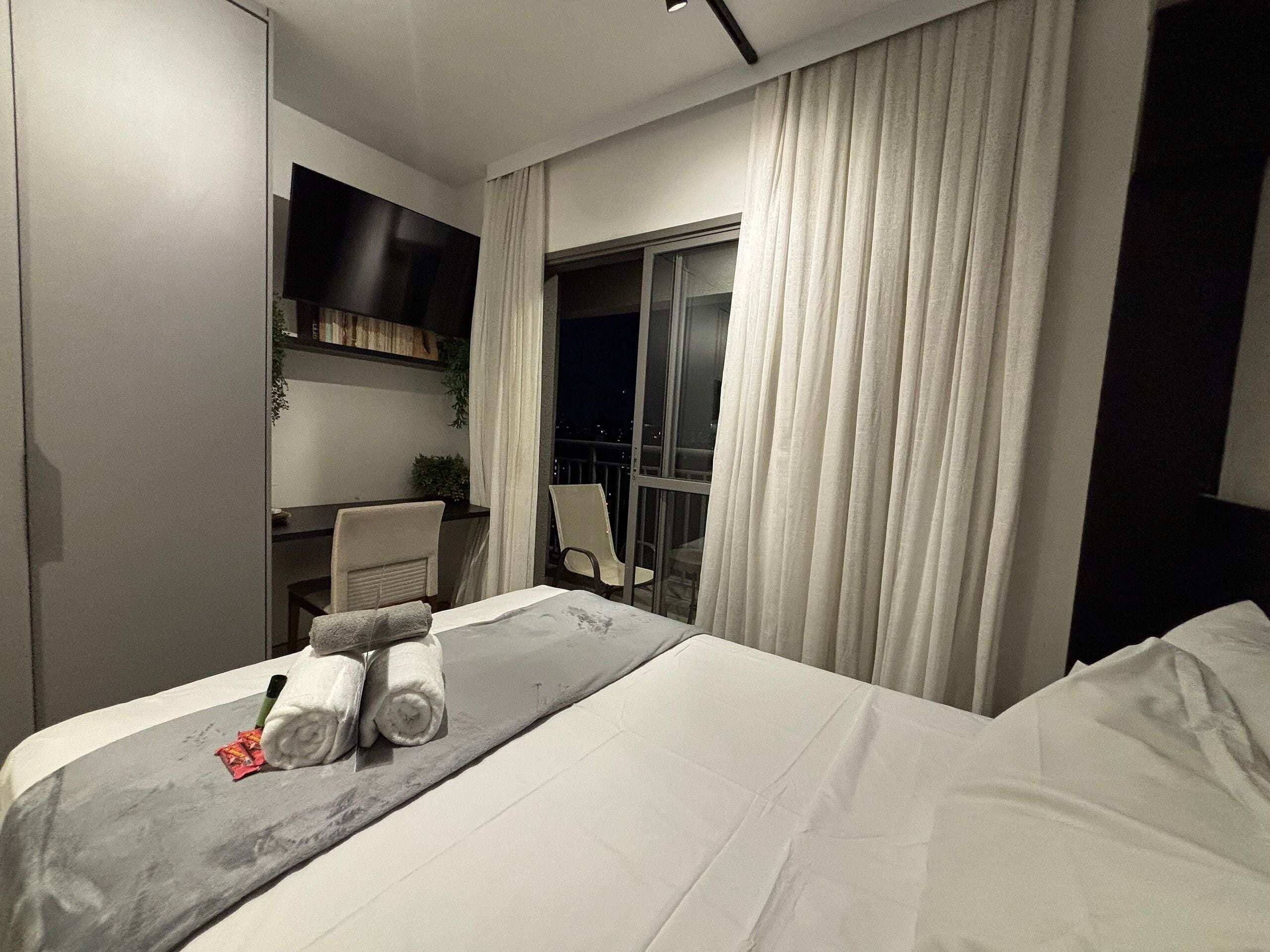 Deluxe Studio | Blackout drapes, iron/ironing board, free WiFi